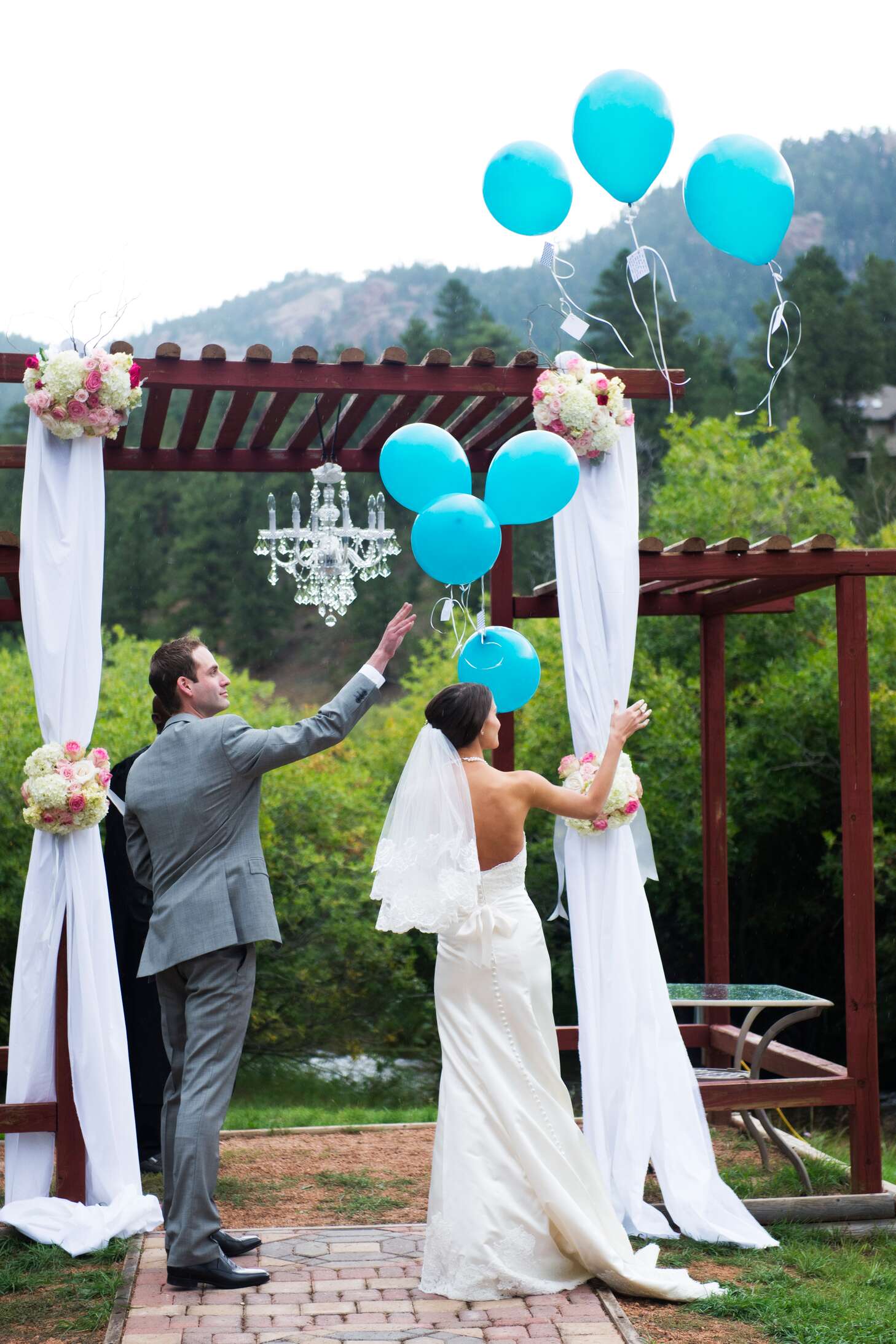 Balloon release wedding | Honestweddingadvice.com