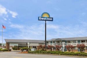 Picture of Days Inn by Wyndham Auburn