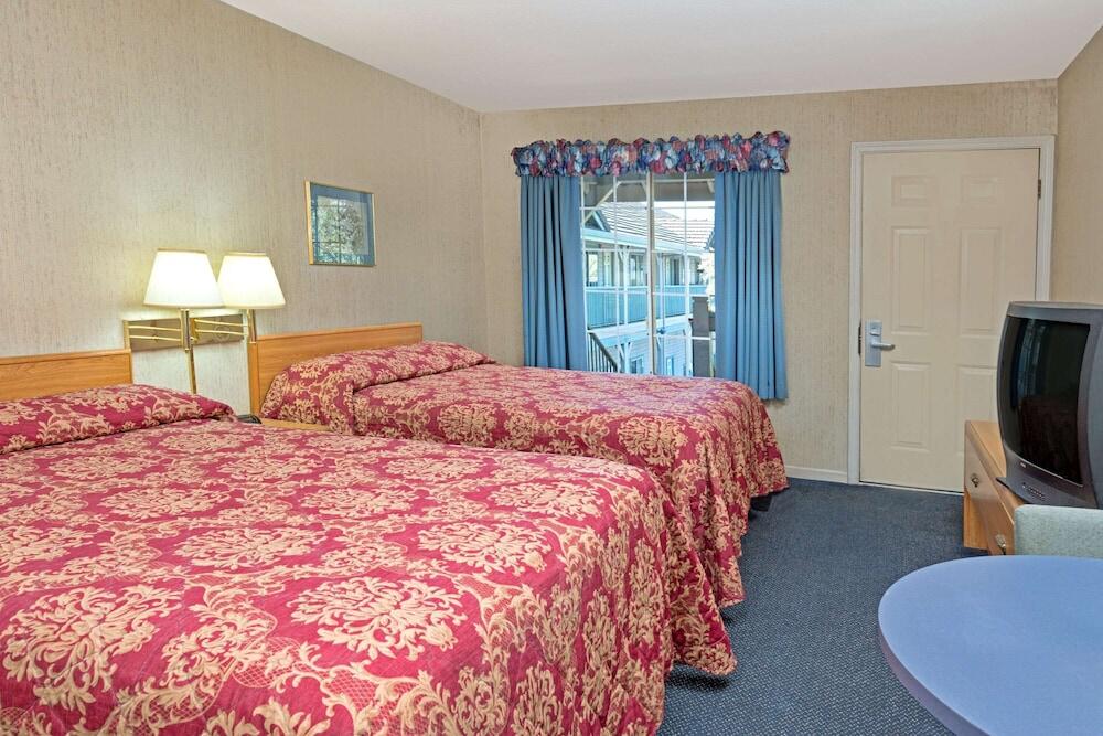 Picture of Super 8 by Wyndham Auburn