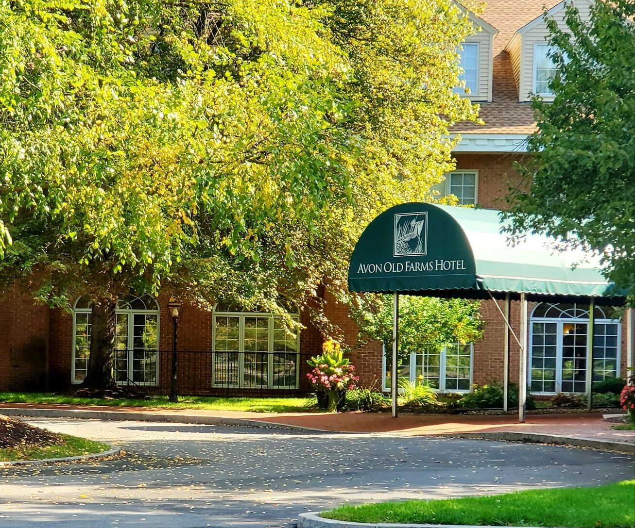 Picture of Avon Old Farms Hotel