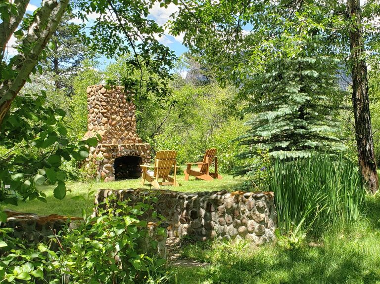Romantic RiverSong Inn