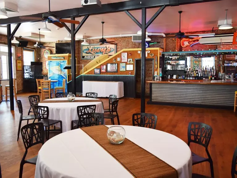 Lucy's Retired Surfers Bar and Restaurant