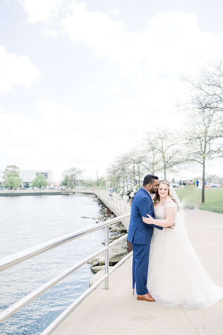 Bride and Groom Pose for Wedding Photos in Milwaukee, Wisconsin