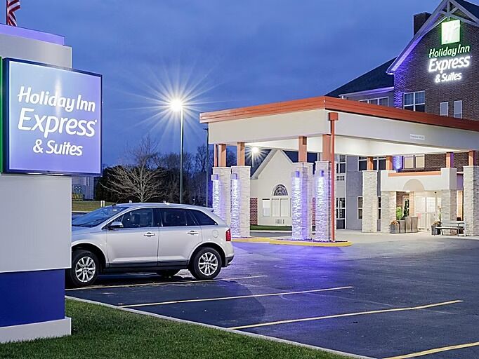 Picture of Holiday Inn Express & Suites Zion, an IHG Hotel