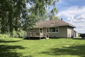 Picture of 3 Bedroom Lakefront House