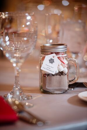 DIY Hot Cocoa Mason Jar Wedding Favors