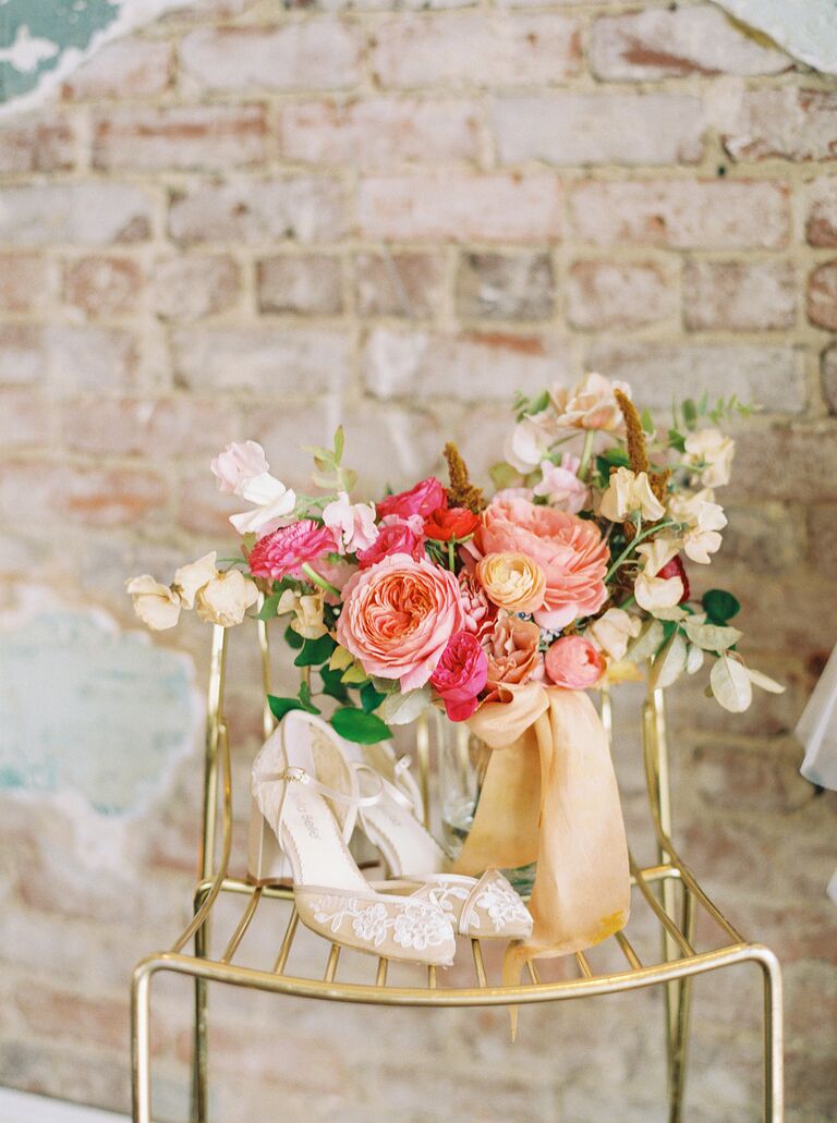 Wedding bouquet wrap made from extra wide ribbon