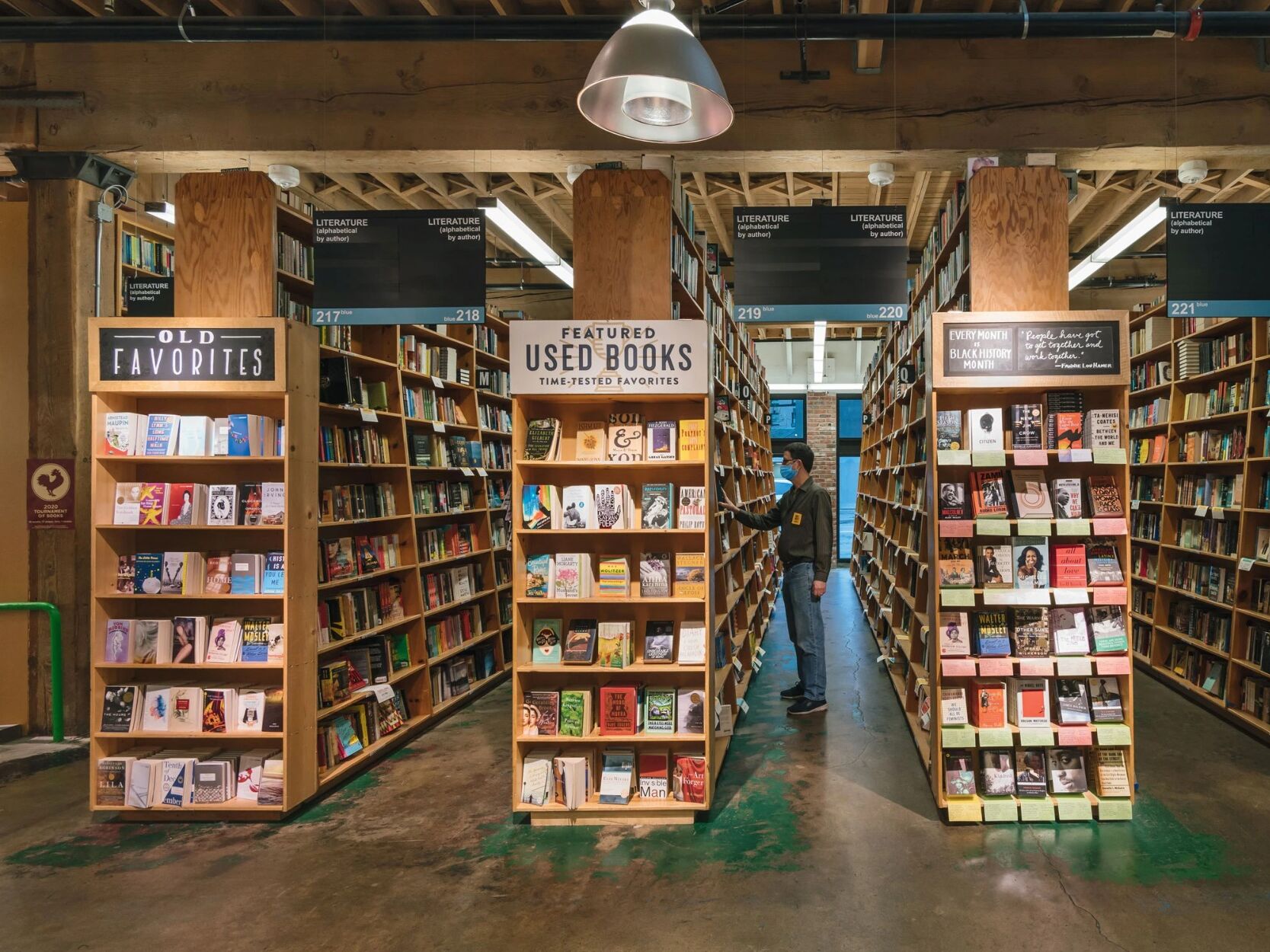 Picture of Powell's Books on Hawthorne