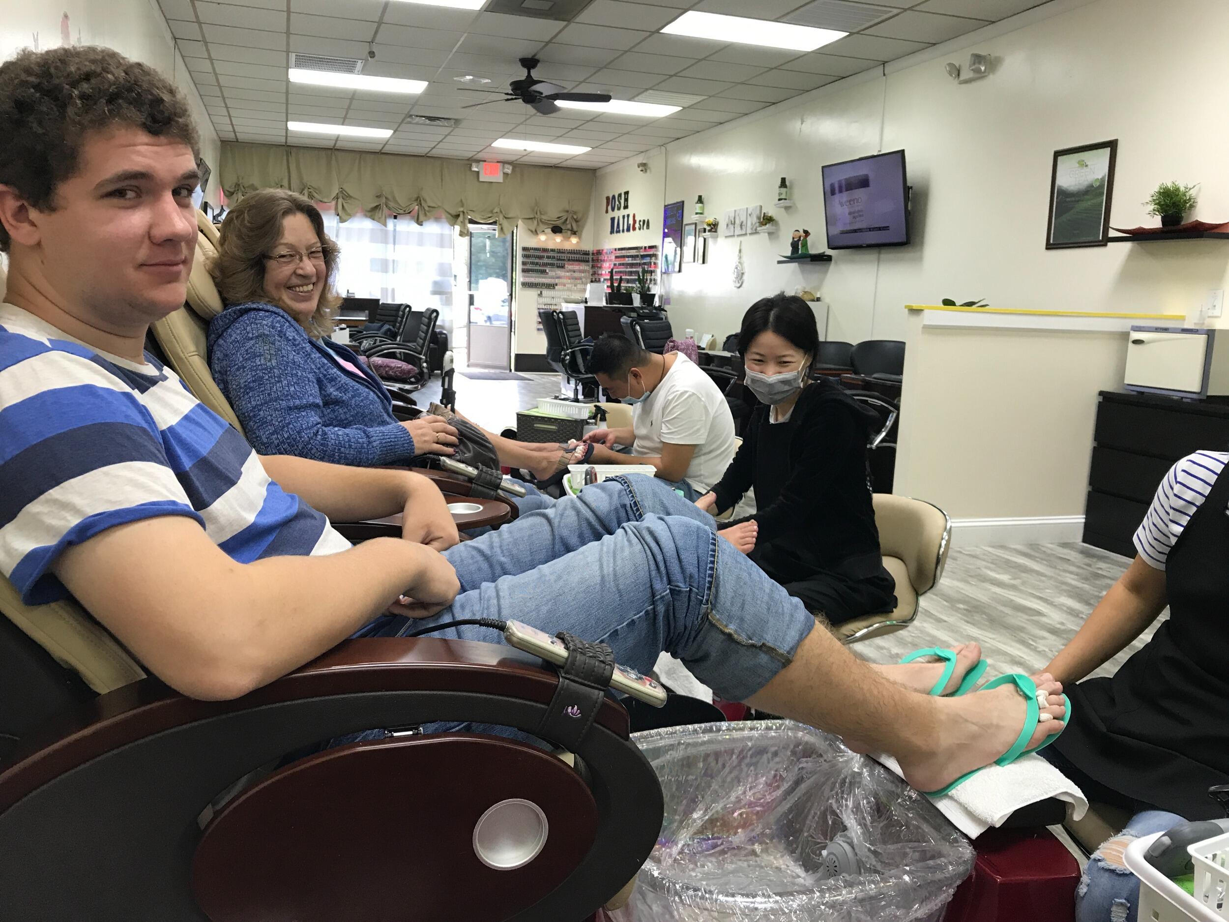 Kaitlyn brings Andrew to Connecticut for the first time. He is a great sport, sitting for a pedicure with Kaitlyn and her mom!