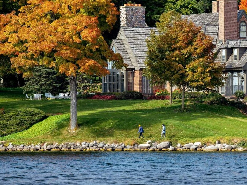 Picture of Lake Geneva Shore Path