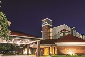 Picture of La Quinta Inn & Suites by Wyndham Orlando UCF