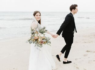 As a florist and a graphic designer respectively, Hannah Colkitt (19) and Trevor Gallagher (23) had a specific wedding vision—and the skills necessary