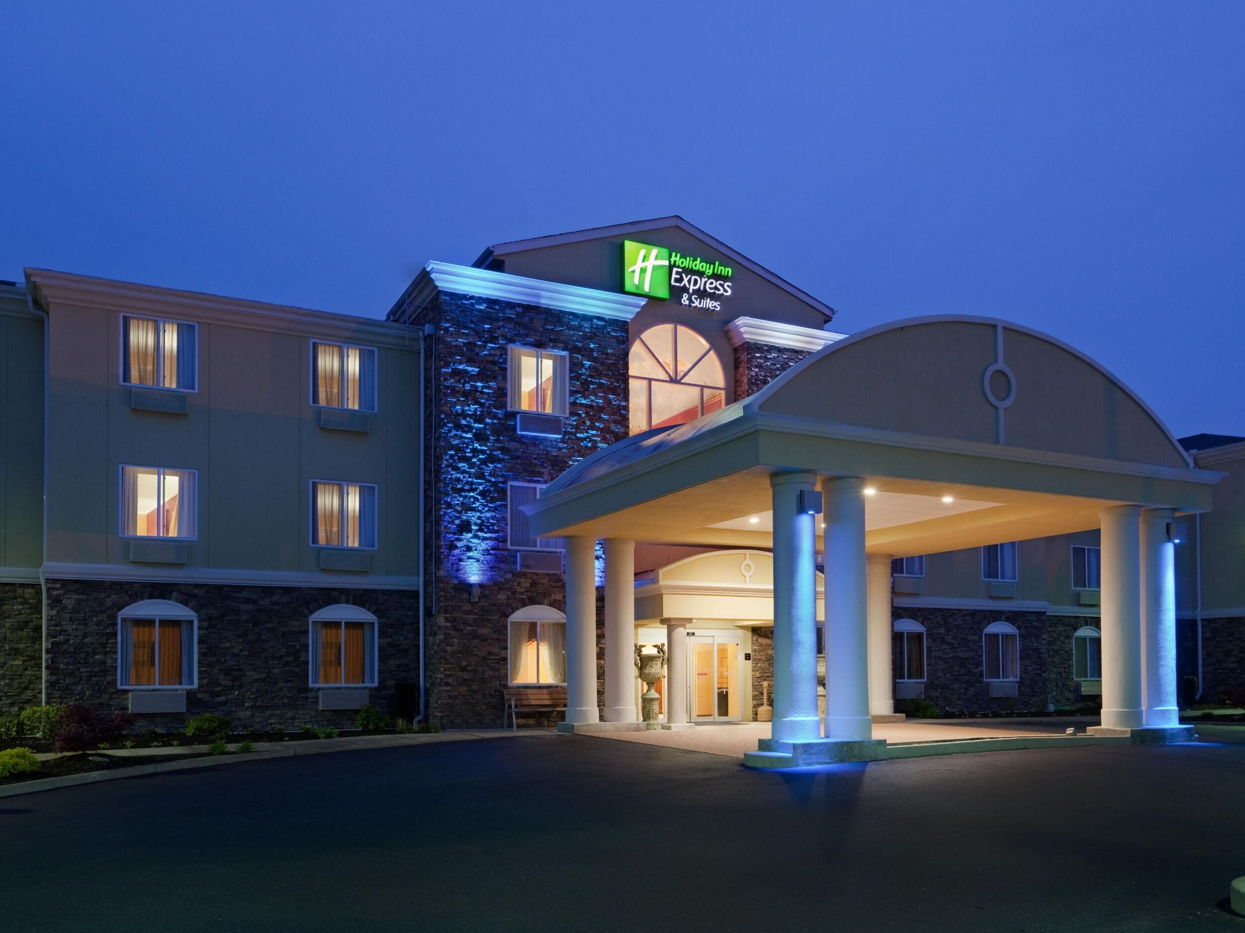 Picture of Holiday Inn Express Newport North - Middletown, an IHG Hotel