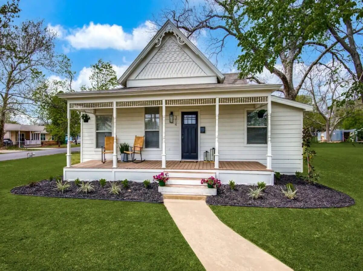 Picture of Charming Farmhouse airbnb