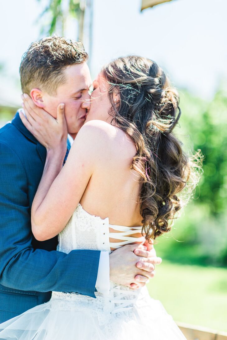 Dutch Spring Wedding First Kiss