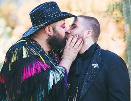acrylic wedding nails couple kissing