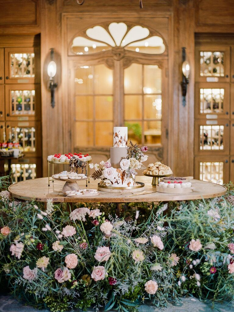 western-inspired cake table decor