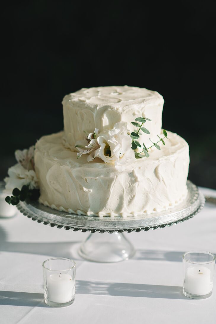 Chicago bakery Bent Fork created a simple, two-tier carrot and chocolate cake for the couple made with cream cheese frosting. For additional sweets, guests were treated to an assorted dessert bar that included brownies, cookies and everything in between.