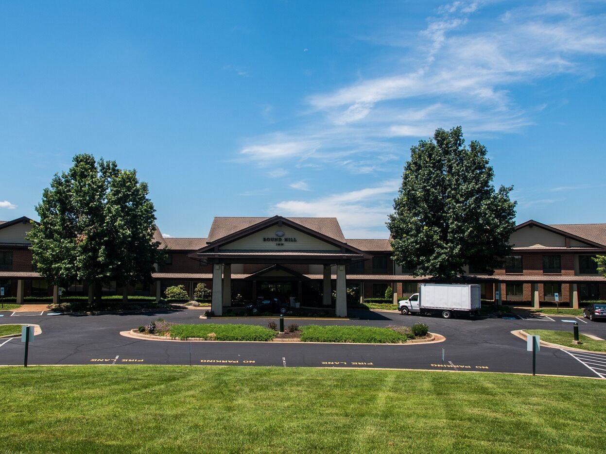 Picture of Round Hill Inn