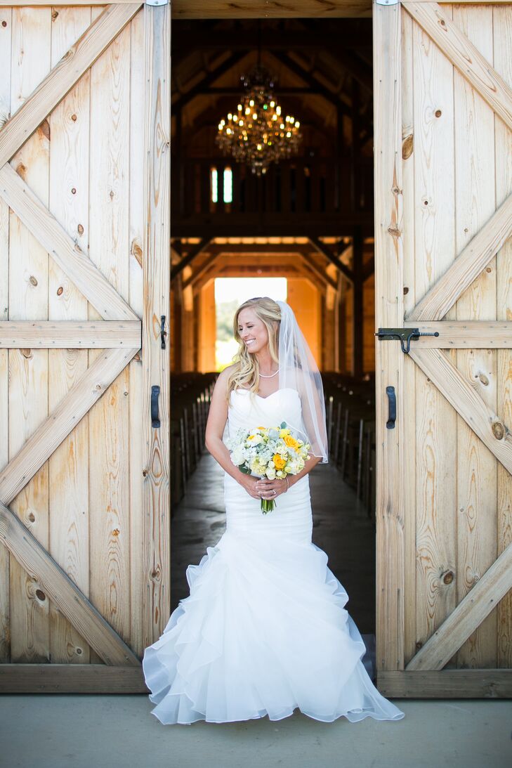 "The dress I chose was an ivory Stella York wedding dress with a vintage style that went perfectly with the setting," Lauren says. "My dress was paired with pearl earrings and a simple pearl necklace given to me by my grandmother."