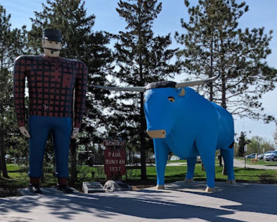 Picture of Paul Bunyan & Babe the Blue Ox Statues