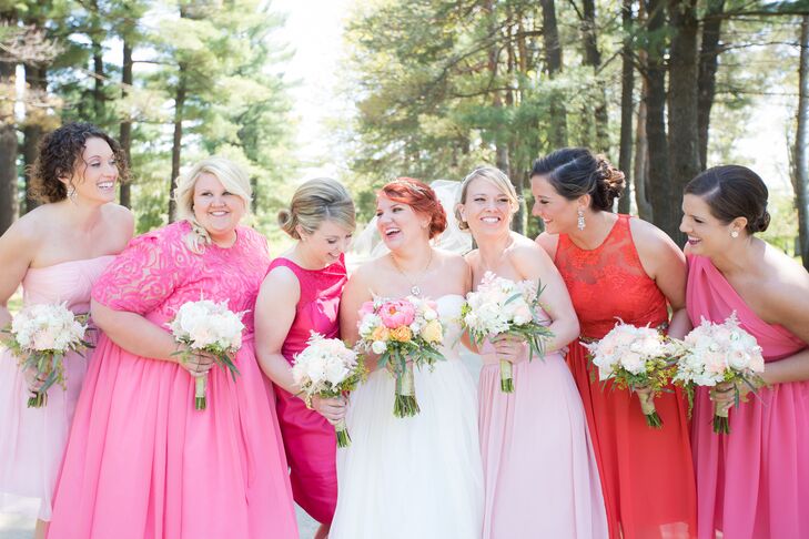 Meredith let her bridesmaids wear their own dresses in shades of pink, with gold accessories to add a touch of glam to their style.