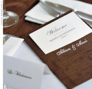 The guests were given embroidered silk pockets in the chosen palette. They contained the welcome card, program, and menu.