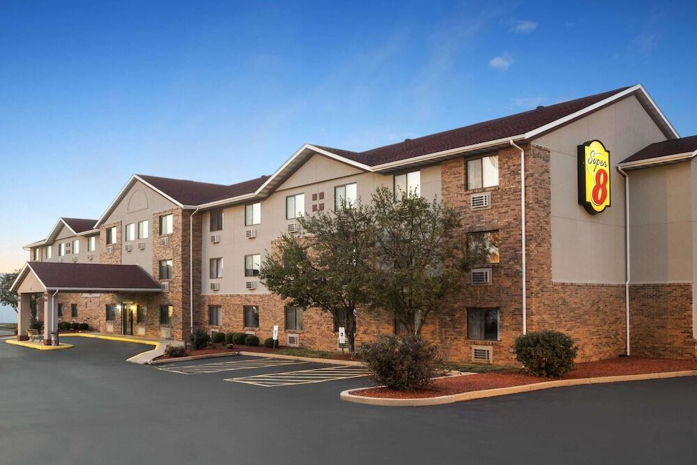 Picture of Super 8 by Wyndham Fairview Heights-St. Louis