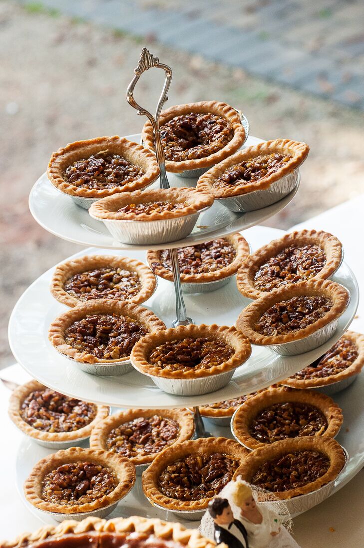 What's a rustic wedding without pie? The couple served miniature pies, fresh-baked cookies and cupcakes during their reception.