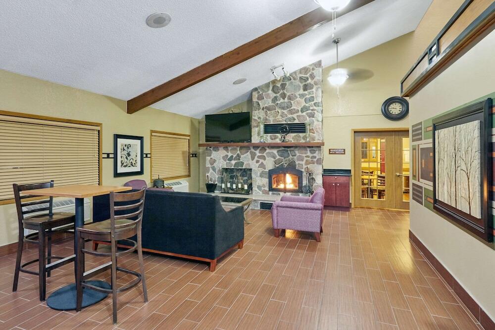 Picture of AmericInn by Wyndham Burlington