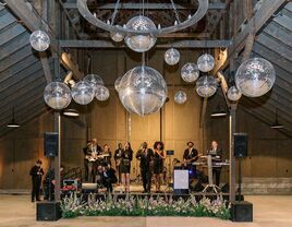 How to Hire a Wedding Band That'll Wow Your Guests