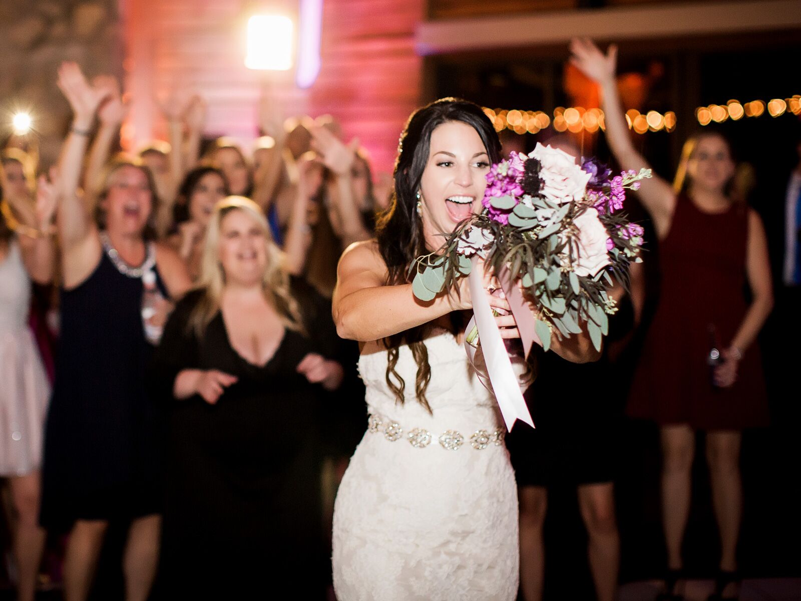 When to Do the Bouquet and Garter Toss at Your Wedding Reception