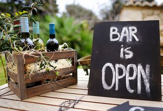 8 Wedding Bars To Consider for Your Big Day