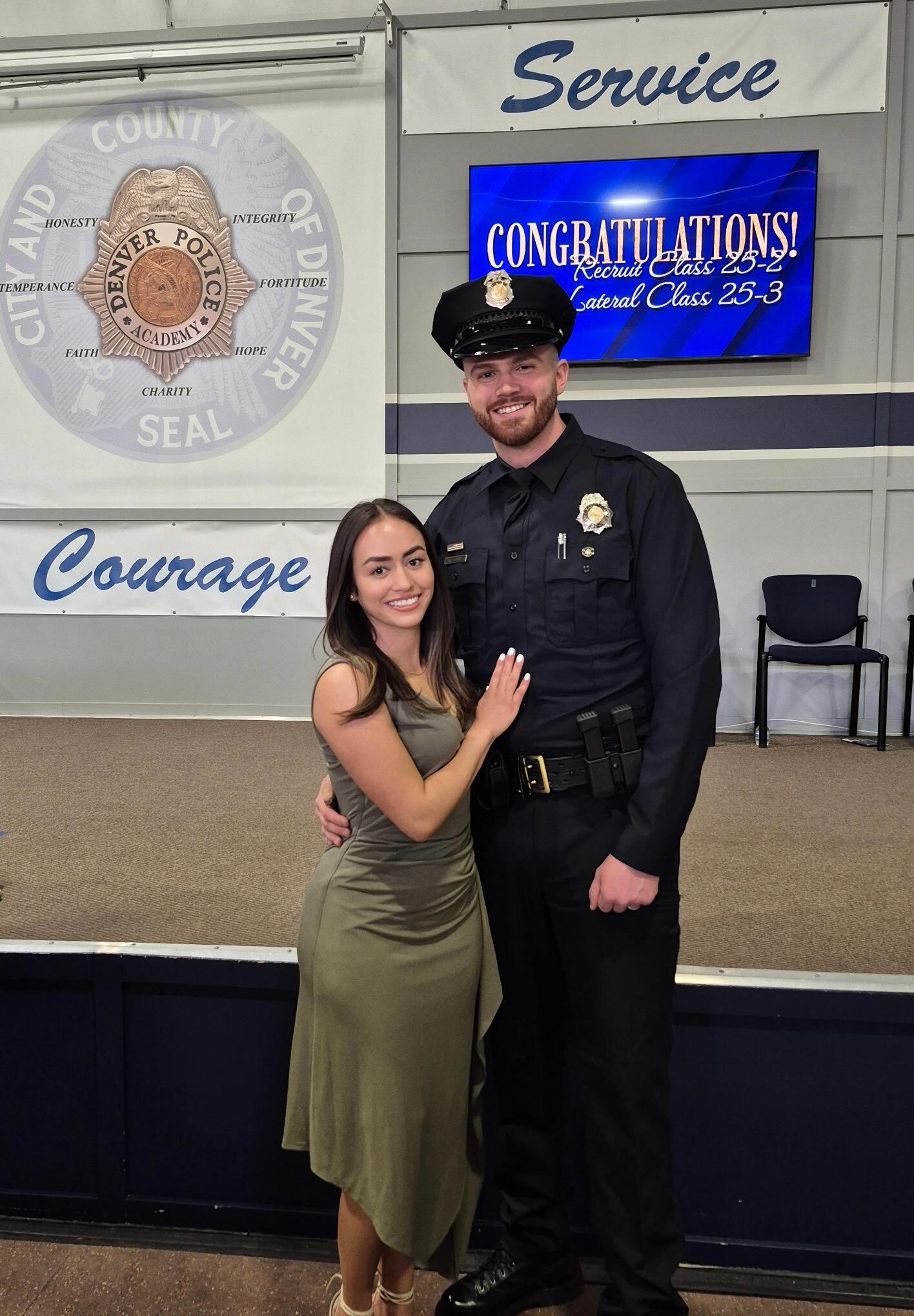 Nick graduates from Denver Police Academy/Nick se gradúa de la Academia de Policía de Denver.