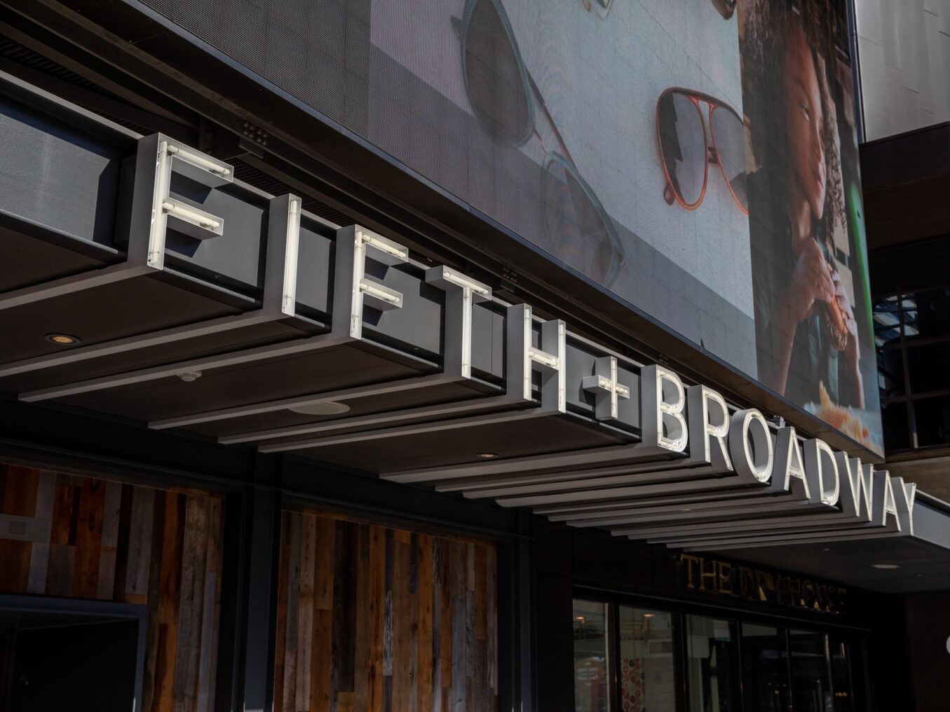 Picture of Fifth + Broadway