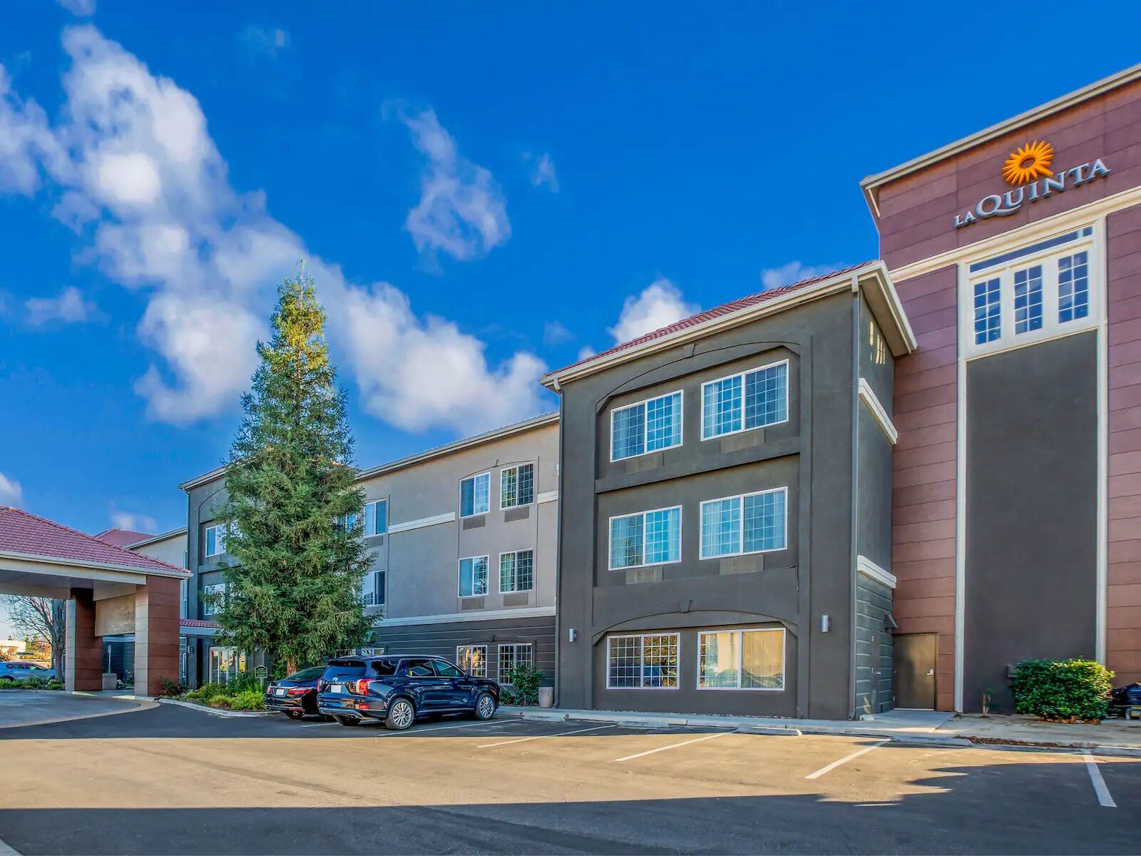 Picture of La Quinta Inn & Suites by Wyndham Bakersfield North