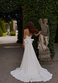 Justin Alexander Isdora Fit-and-Flare Wedding Dress