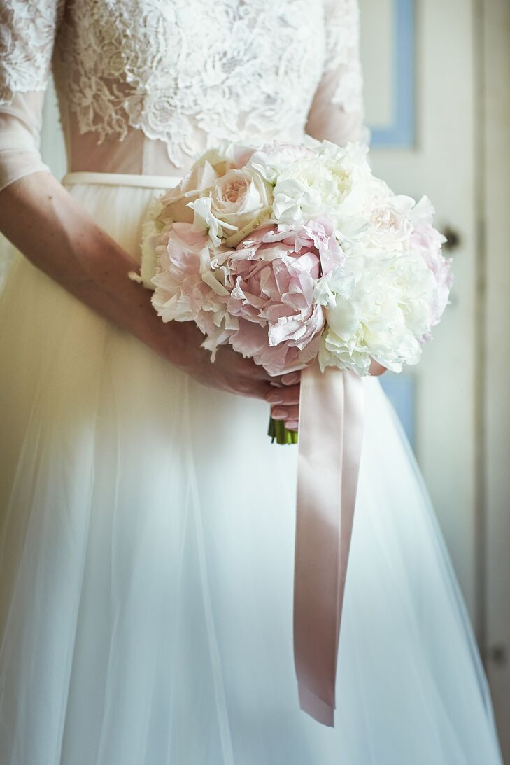 For the bridal bouquet, Nina wanted something soft, elegant and timeless that reflected her personality and also went with her ballerina-like dress. She chose flowers she loves to be surrounded by at home: roses, peonies, hydrangeas and lisianthus.