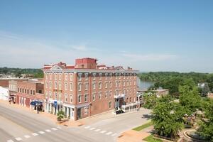 Picture of St James Hotel