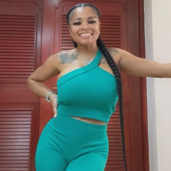 Stephanique Nelson "Nee"
