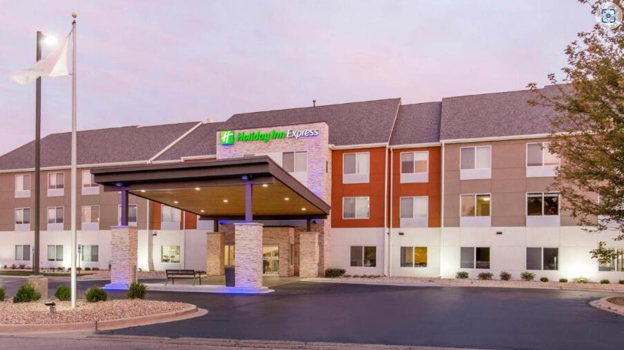 Picture of Holiday Inn Express & Suites Chicago West - St Charles, an IHG Hotel