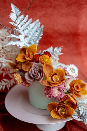 Flowers on Cake for Wedding at the Everhart Museum in Scranton, Pennsylvania