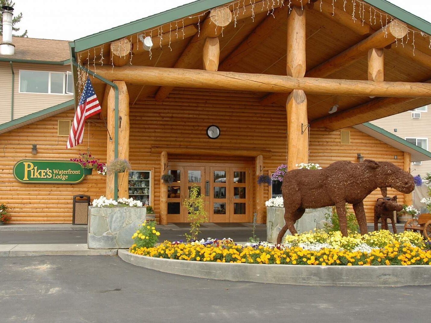 Picture of Pike's Waterfront Lodge