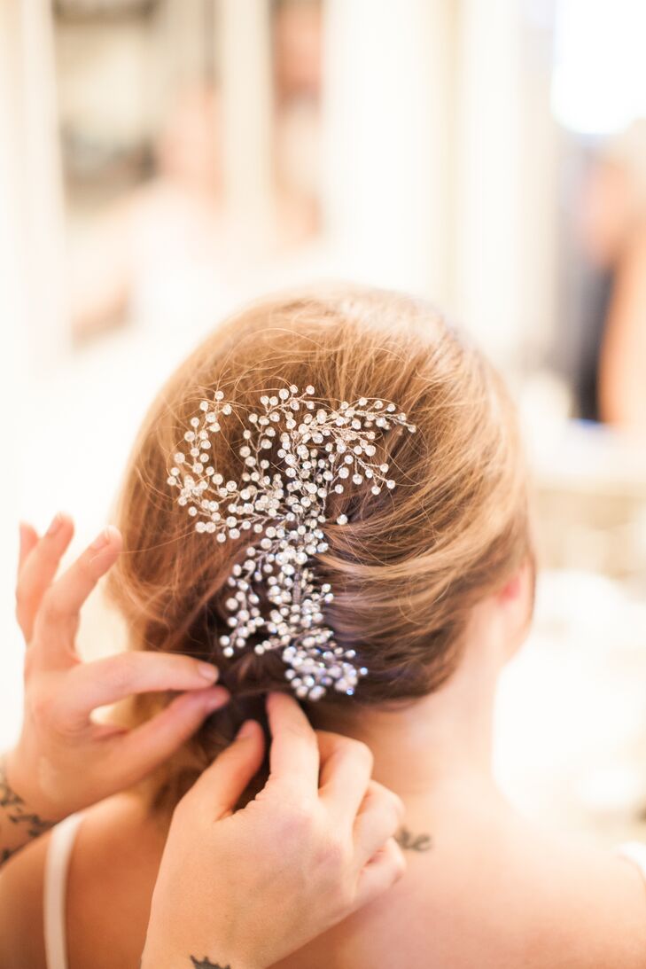 Sarah's hairpiece echoed her love of all things vintage. It was also a nod to her flowers, which were wild and sourced locally.