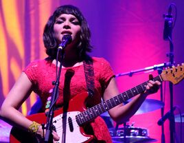 Norah Jones playing guitar 