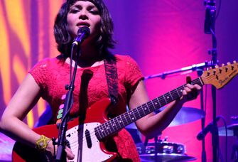 Norah Jones playing guitar 