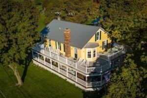 Picture of Magnolia Place Bed & Breakfast