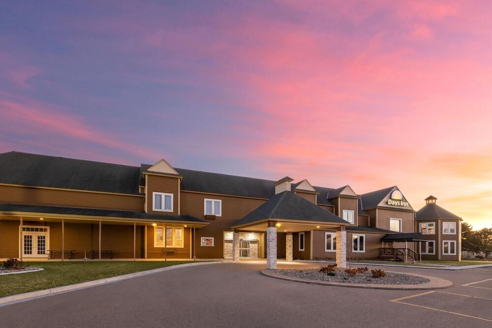 Picture of Days Inn by Wyndham Hutchinson