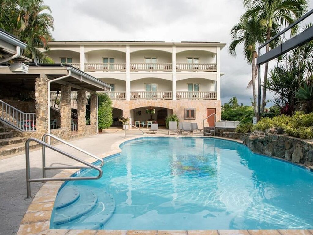Picture of Lazy Parrot Inn