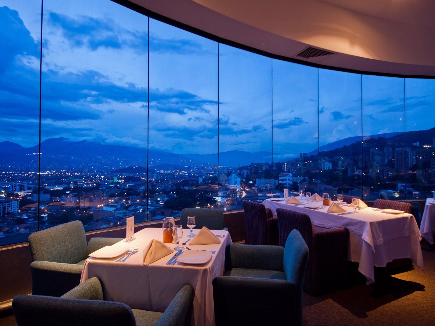 Picture of Tony Romas Revolving Restaurant Bar